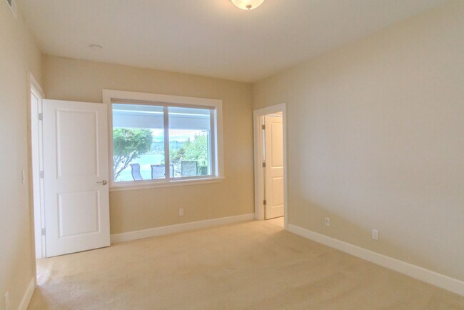 Building Photo - 4Bd/4Ba Seattle Home