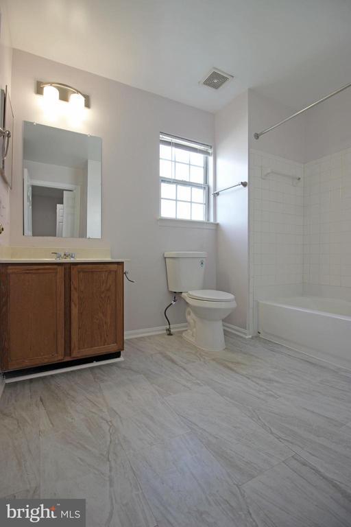 Building Photo - 622 Sprite Way