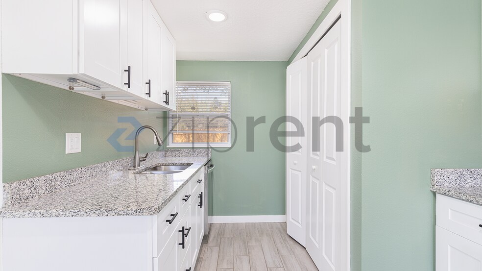 Building Photo - 4051 Close Ct