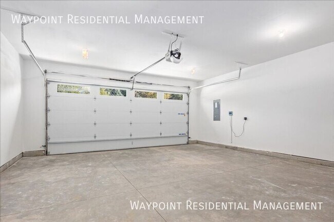 Building Photo - 1704 E Cutgrass Ln