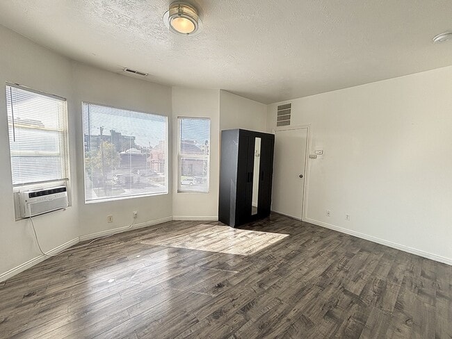 Building Photo - 517 E 500 S