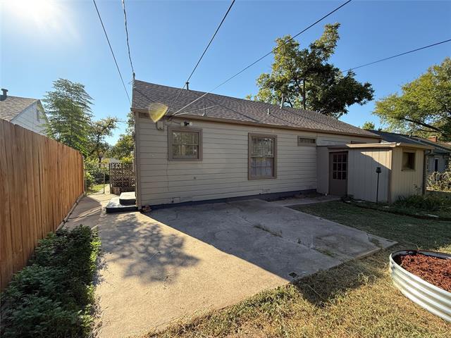 Building Photo - 1321 Smilax Ave