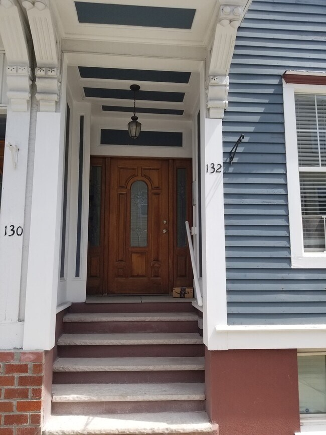 Building Photo - Bi Level Rehabbed 2 Bd 2 Bath With Laundry...