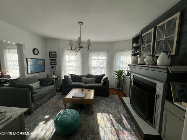 Primary Photo - 92 Embury Ave