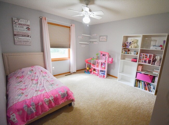 Building Photo - Spacious 4 Bed, 3.5 Bath Home For Rent in ...
