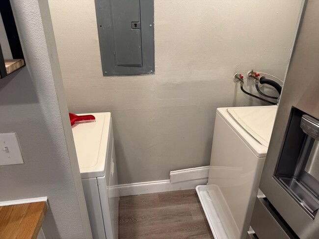 Building Photo - 2932 Eastwood Dr