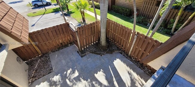 Building Photo - 825 Center St 35C