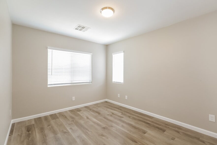 Building Photo - 196 Broken Putter Way