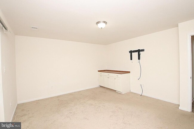 Building Photo - 185 Magellan Dr