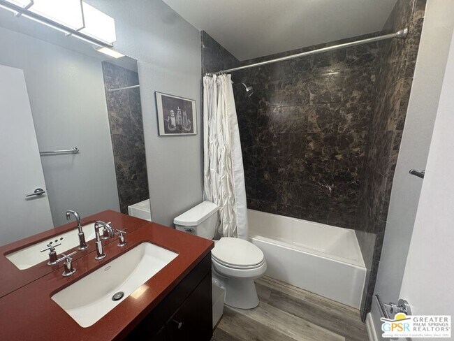 Building Photo - 810 E Palm Canyon Dr