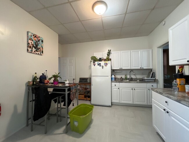 Building Photo - 29 2nd St