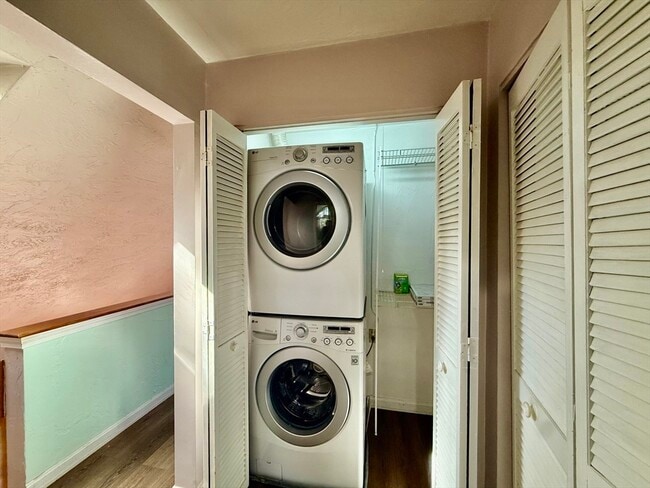 Building Photo - 197 Lake St