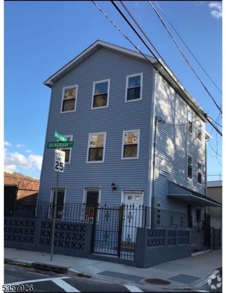 Building Photo - 32 Dickerson St