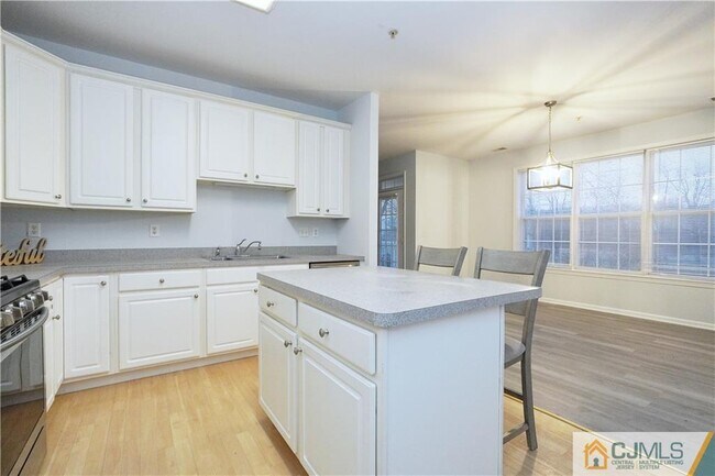 Building Photo - 636 St Andrews Pl