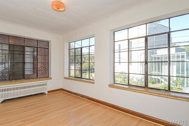 Building Photo - 5859 Nottingham Ave