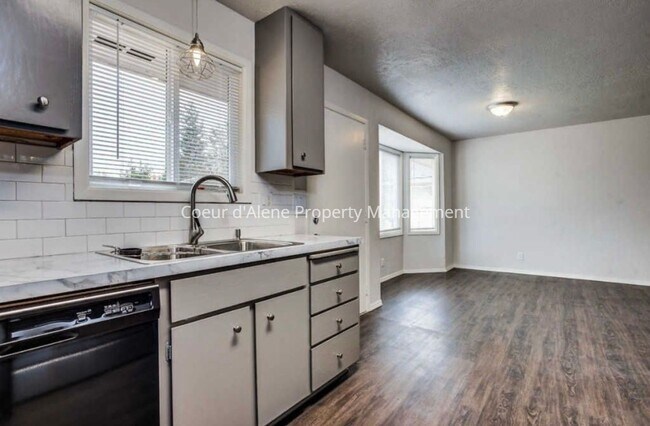 Building Photo - 2 bed, 2 bath duplex in Hayden