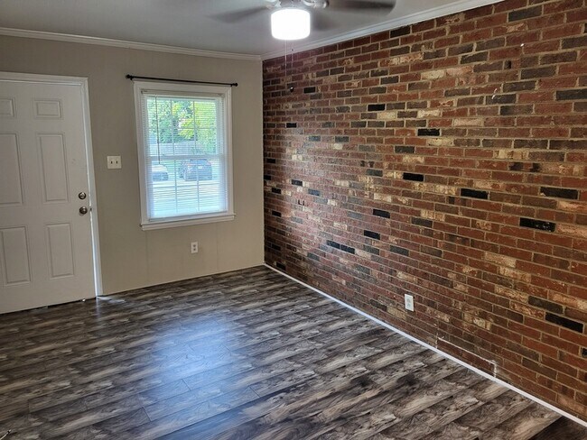 Building Photo - 400 E Talleyrand Ave