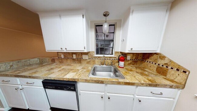 Building Photo - 8713 Clearbrook Trail