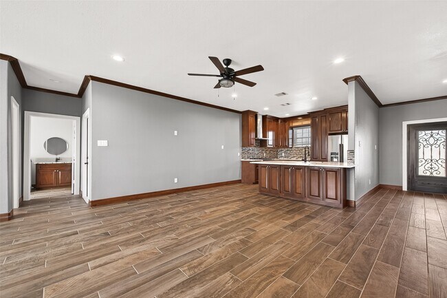 Building Photo - 2410 Engeling Rd