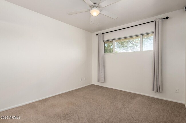 Building Photo - 6925 E Rancho Vista Dr