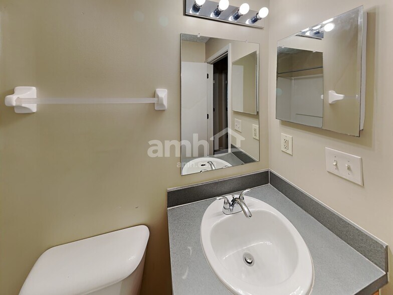 Building Photo - 7901 Chapel Stone Rd