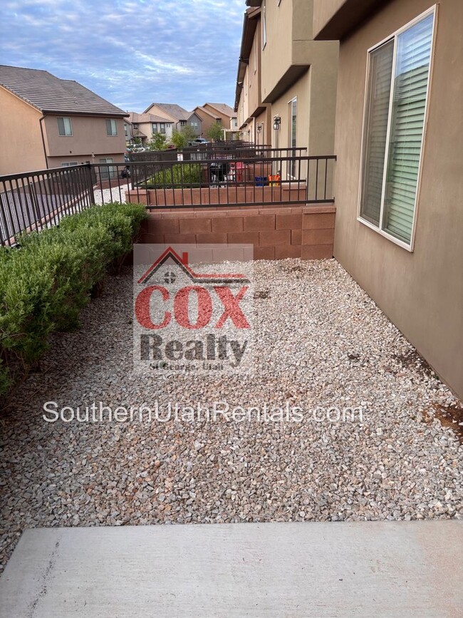 Building Photo - Wonderful Desert Canyon 4 bed | 2.5 bath |...