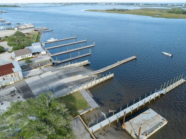 Building Photo - Stunning 4 bedroom 2.5 bath home located in Hampstead Wyndwater Community