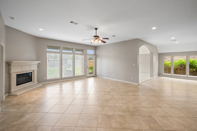 Building Photo - Move-in Ready!  Beautiful Perry Home One Story Home!