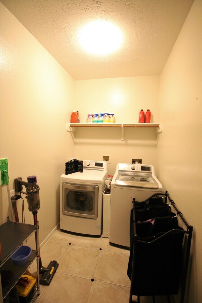 Building Photo - 114 Chandler Ct