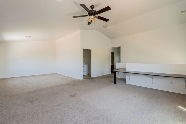 Building Photo - 4 Bedroom home for rent