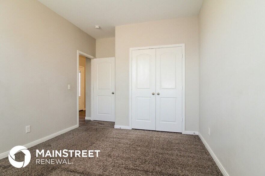 Building Photo - 320 E Georgia Terrace