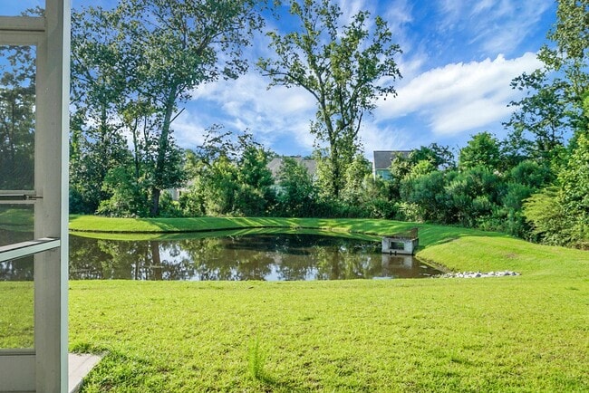 Building Photo - Beautiful 3 Bedroom, 2.5 Bath-Monks Corner...