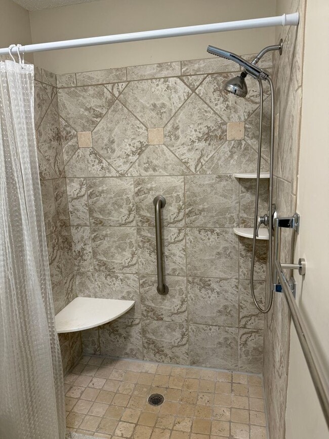 Building Photo - FIRST MONTH FREE!