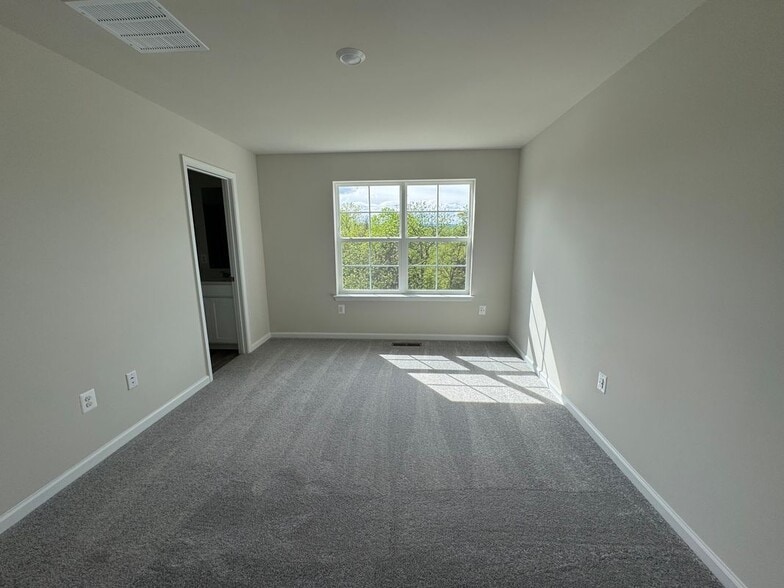 Building Photo - 57 Gray Silver Rd