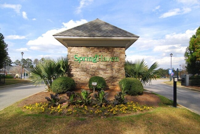 Building Photo - TWO BEDROOM GARDEN HOME IN GATED COMMUNITY