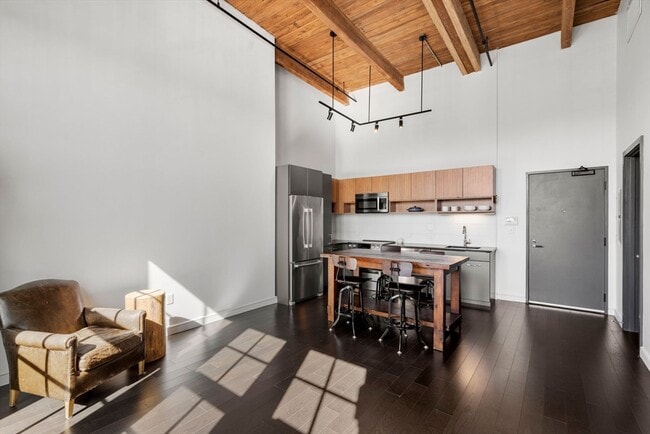 Building Photo - 319 A St