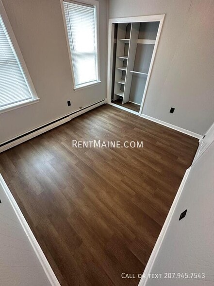 Building Photo - 203 Center St