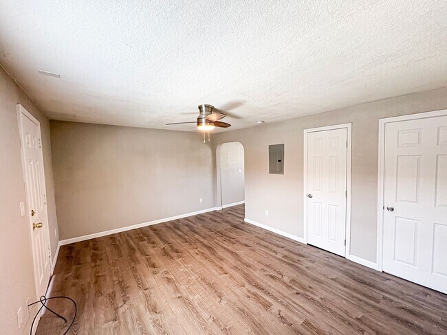 Interior Photo - The Vines