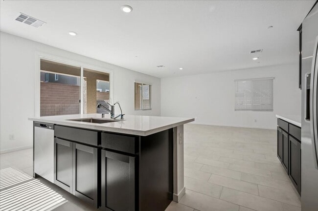 Building Photo - Beautiful New Home in Black Mountain Planned Community