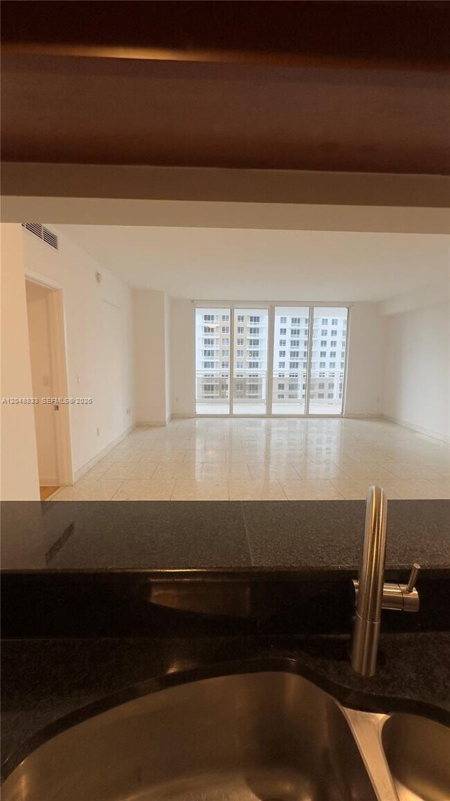 Building Photo - 901 Brickell Key Blvd