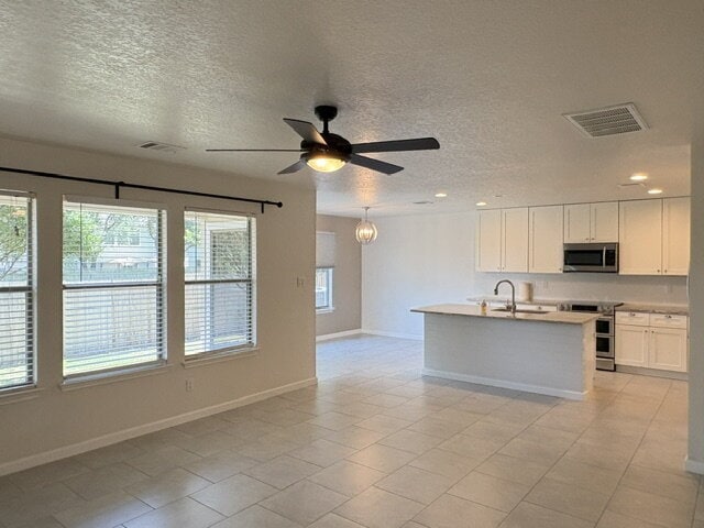 Building Photo - Move In Ready 3 Bedroom Near UTSA, La Cantera and The Rim
