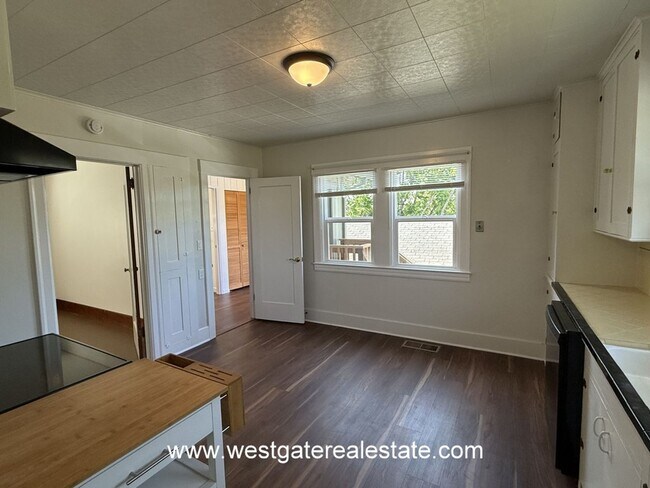 Building Photo - 1360 Skillman Ln