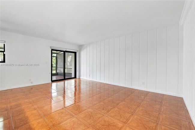 Building Photo - 398 Fern Dr