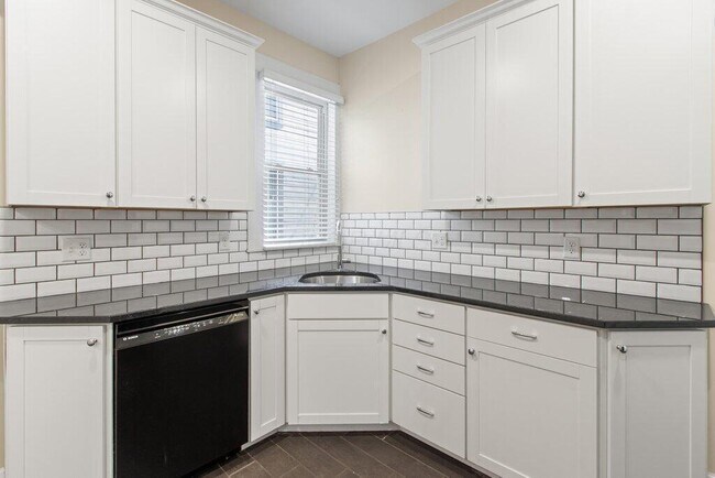 Building Photo - 22 E Frankfort St