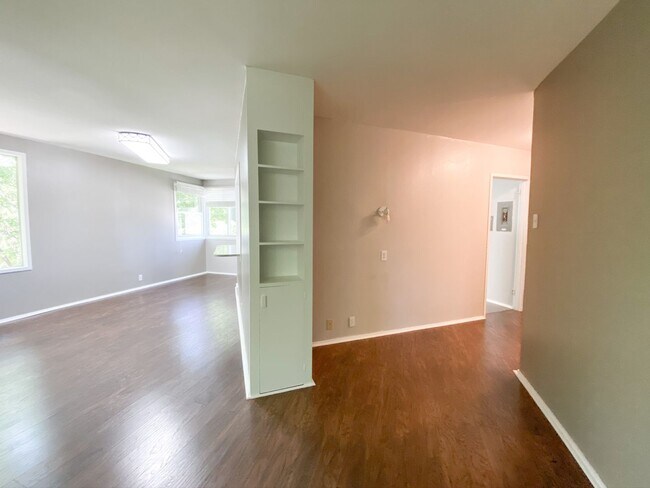 Building Photo - Woodland Duplex (3019/3021)