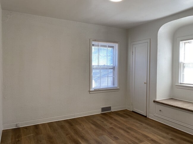 Building Photo - 2 Bed / 2 Bath Home - Close to UNC