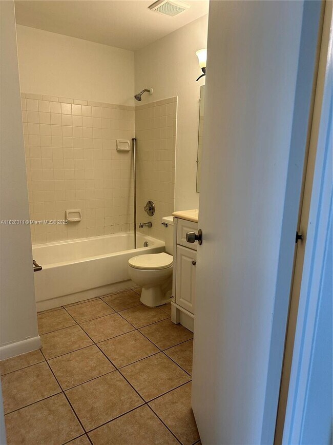Building Photo - 906 Coral Club Dr