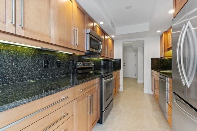 Building Photo - 3000 N Ocean Dr