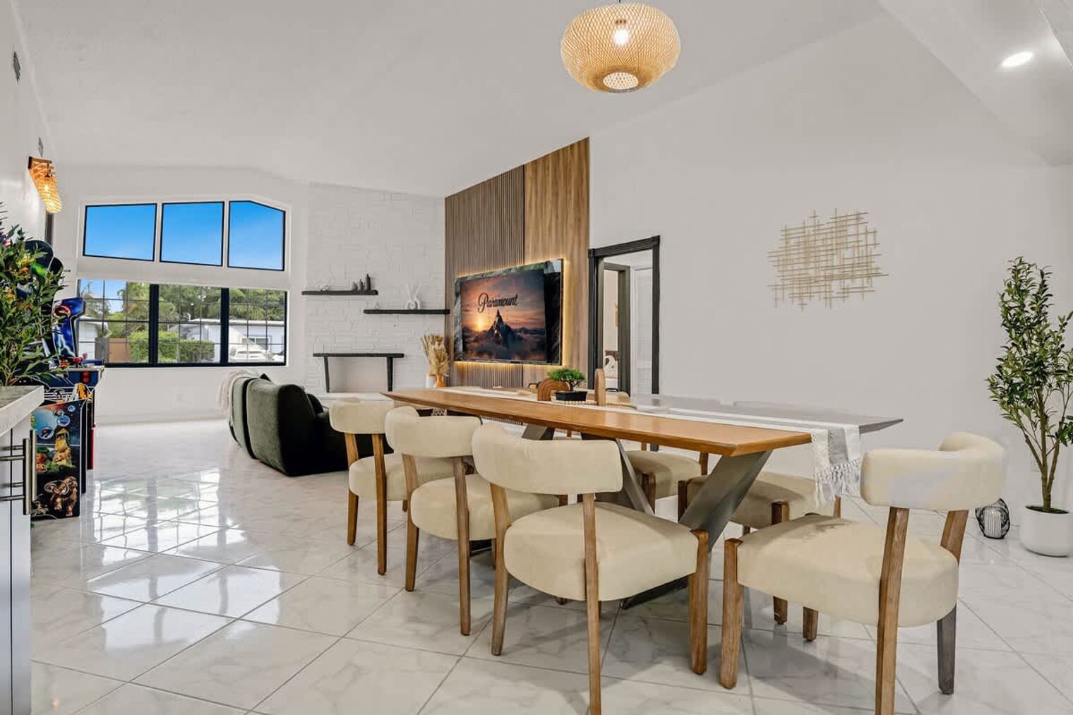 Building Photo - 20140 NE 25th Ct