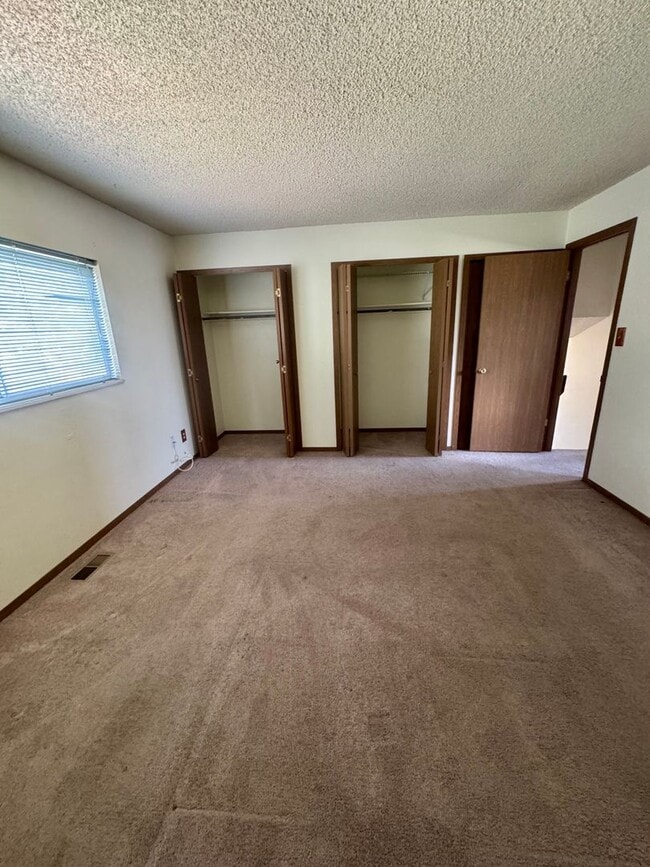 Building Photo - Lovely 3 bedroom 2 bath in North Colorado ...